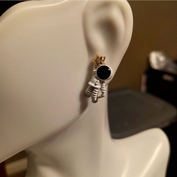 Cute Astronaut Stud Earrings - Picture 3 of 5